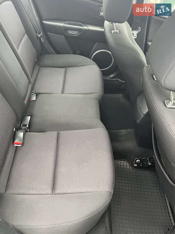 Седан Mazda 3 2007 в Мукачево