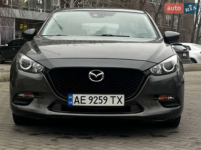 Седан Mazda 3 2017 в Днепре