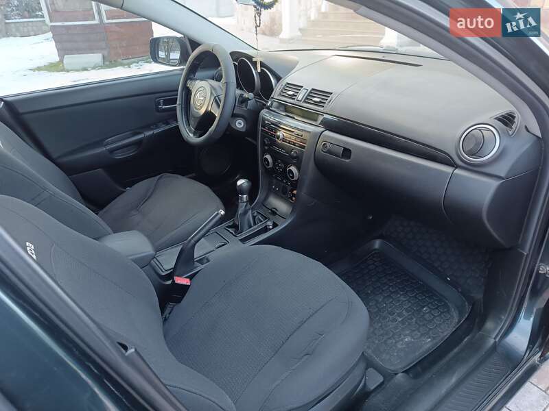 Седан Mazda 3 2005 в Надвірній