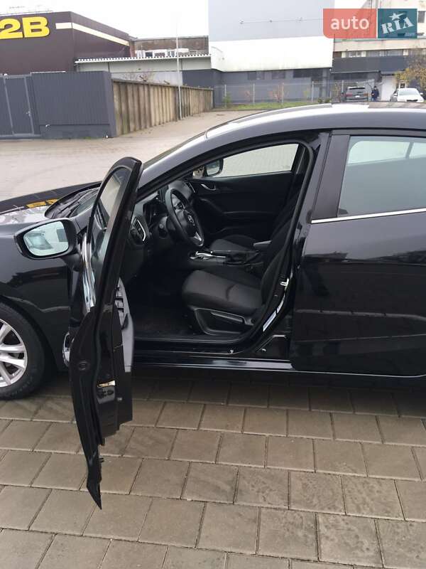 Седан Mazda 3 2015 в Черкассах