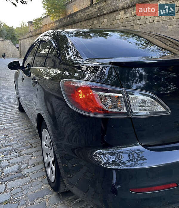 Седан Mazda 3 2012 в Миколаєві