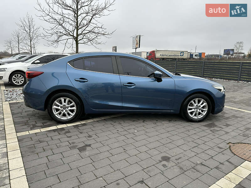 Седан Mazda 3 2017 в Мукачево