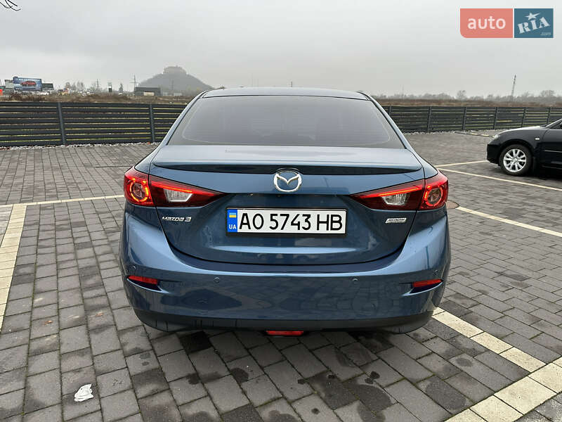 Седан Mazda 3 2017 в Мукачево