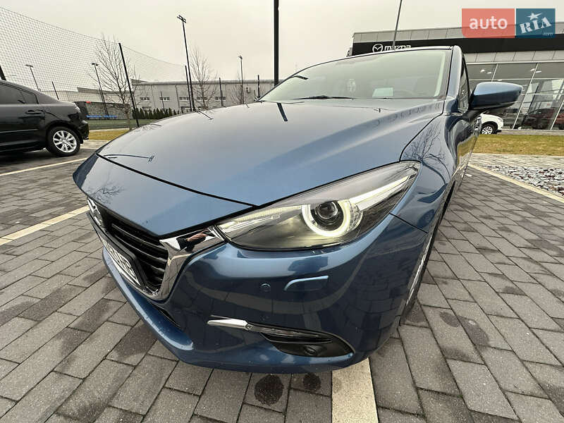 Седан Mazda 3 2017 в Мукачево