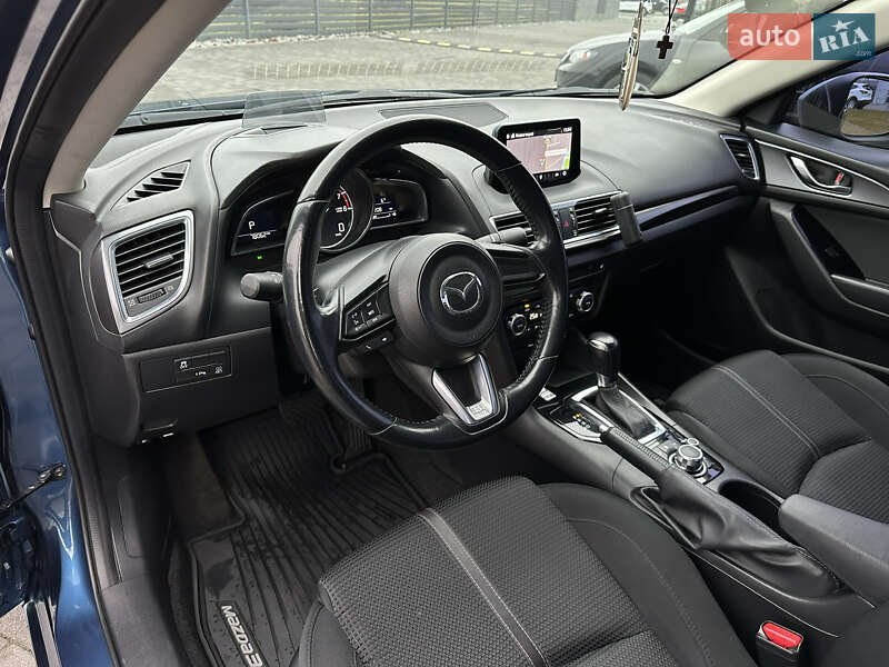Седан Mazda 3 2017 в Мукачево