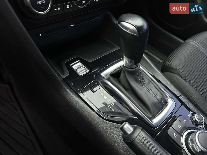 Седан Mazda 3 2017 в Мукачево