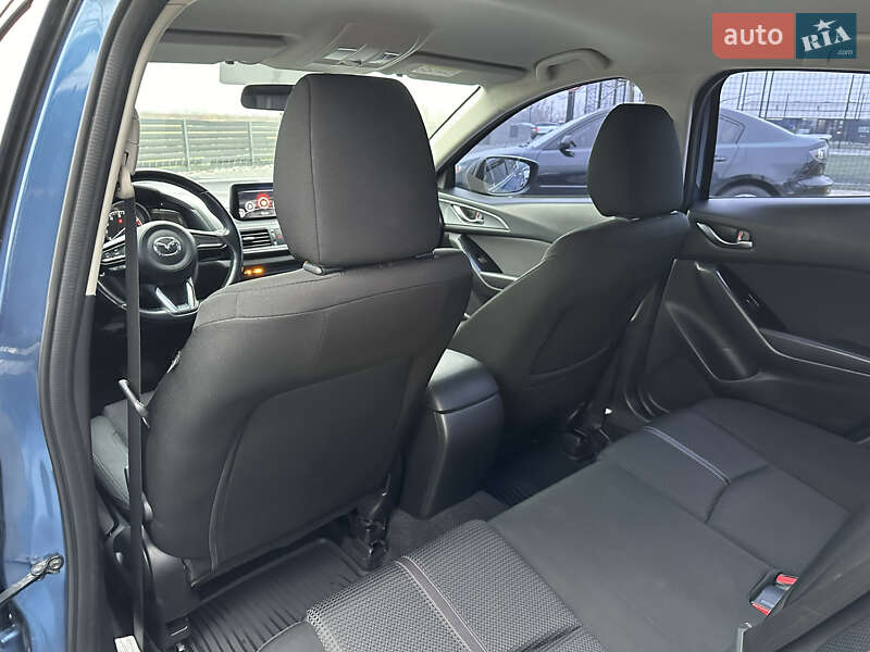 Седан Mazda 3 2017 в Мукачево