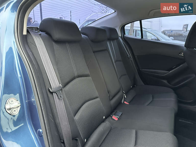 Седан Mazda 3 2017 в Мукачево