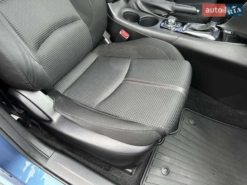 Седан Mazda 3 2017 в Мукачево