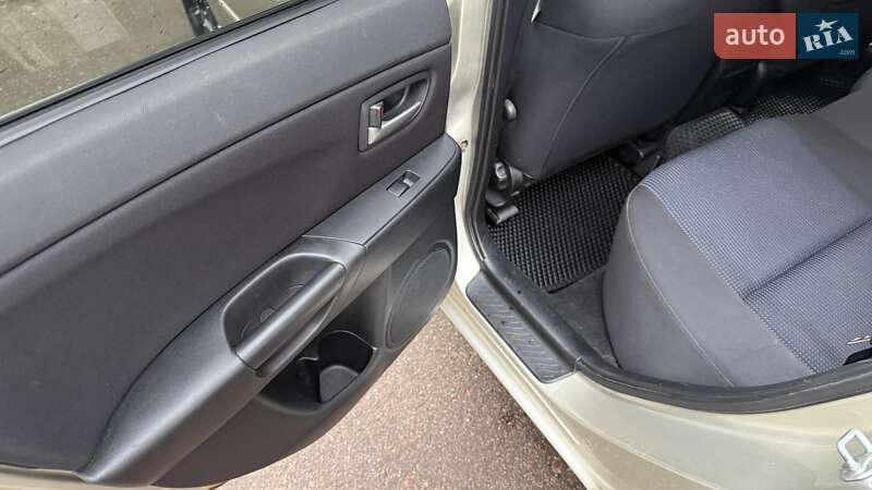 Хэтчбек Mazda 3 2004 в Киеве