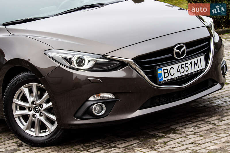 Седан Mazda 3 2015 в Львове