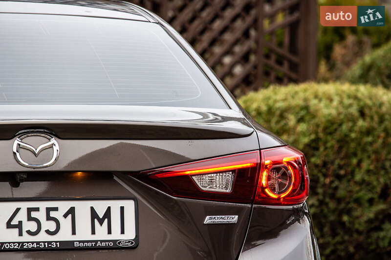 Седан Mazda 3 2015 в Львове
