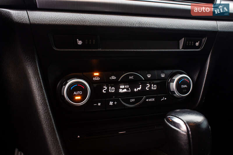 Седан Mazda 3 2015 в Львове