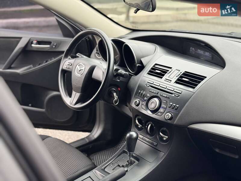 Седан Mazda 3 2012 в Киеве
