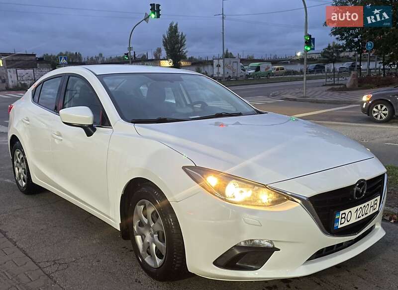 Седан Mazda 3 2015 в Киеве