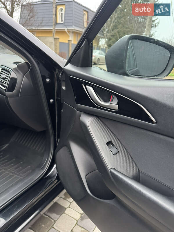 Седан Mazda 3 2014 в Києві фото 42 Седан Mazda 3 2014 в Києві