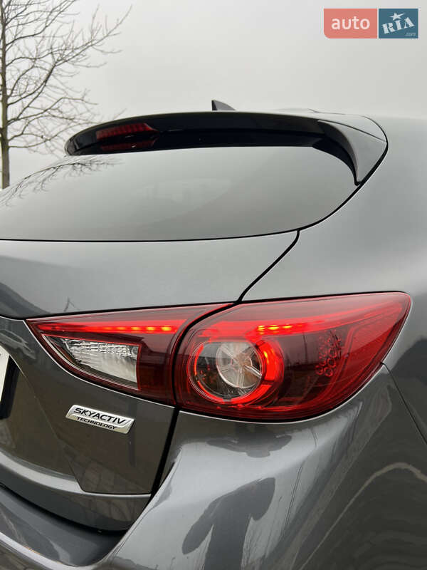 Хэтчбек Mazda 3 2015 в Мукачево