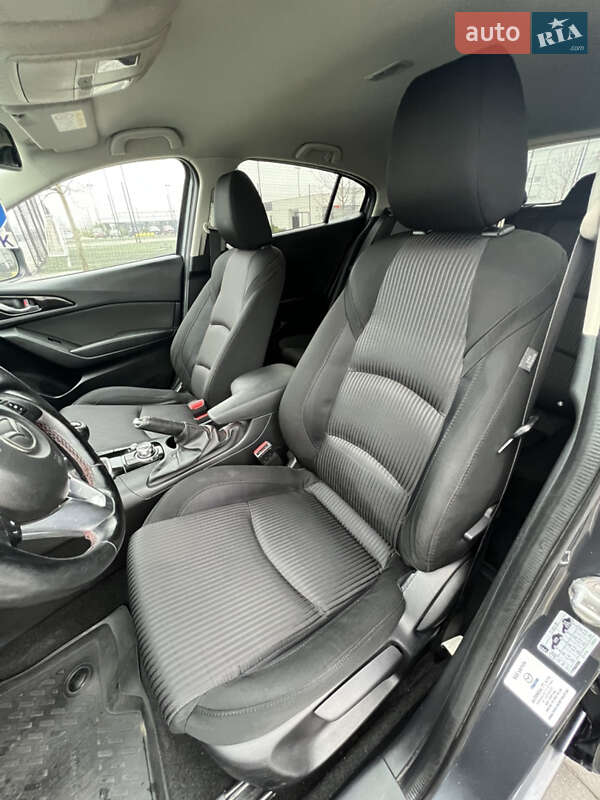Хэтчбек Mazda 3 2015 в Мукачево
