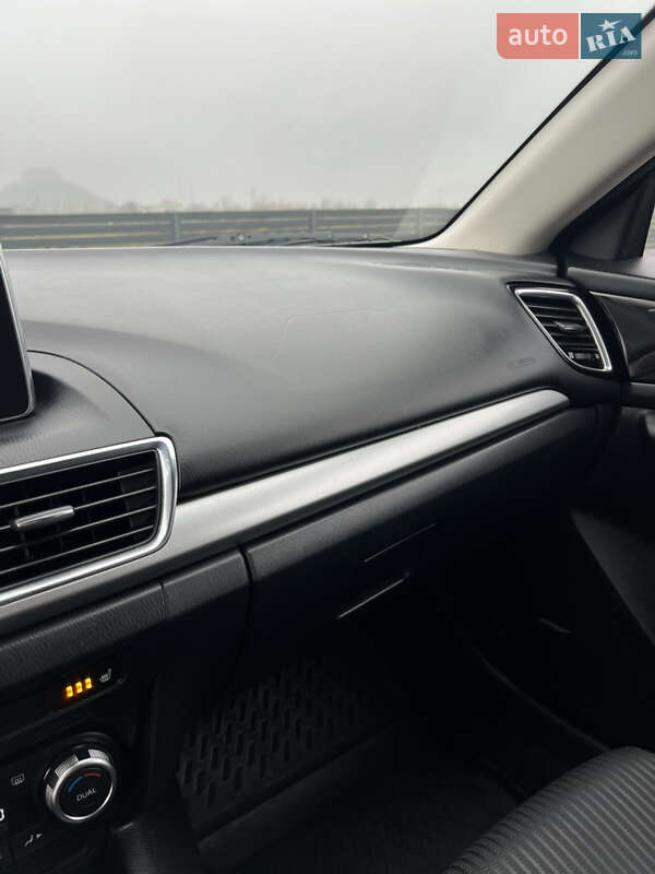 Хэтчбек Mazda 3 2015 в Мукачево
