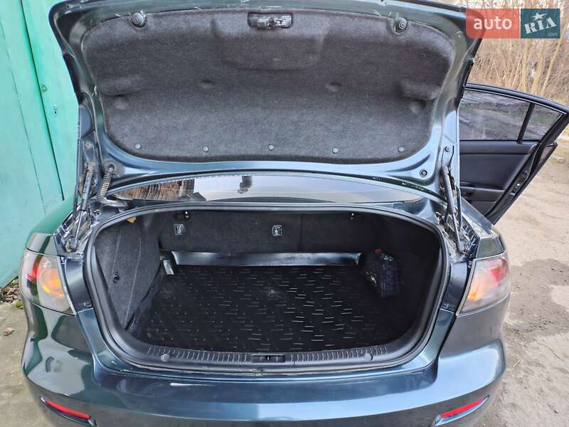 Седан Mazda 3 2006 в Ровно