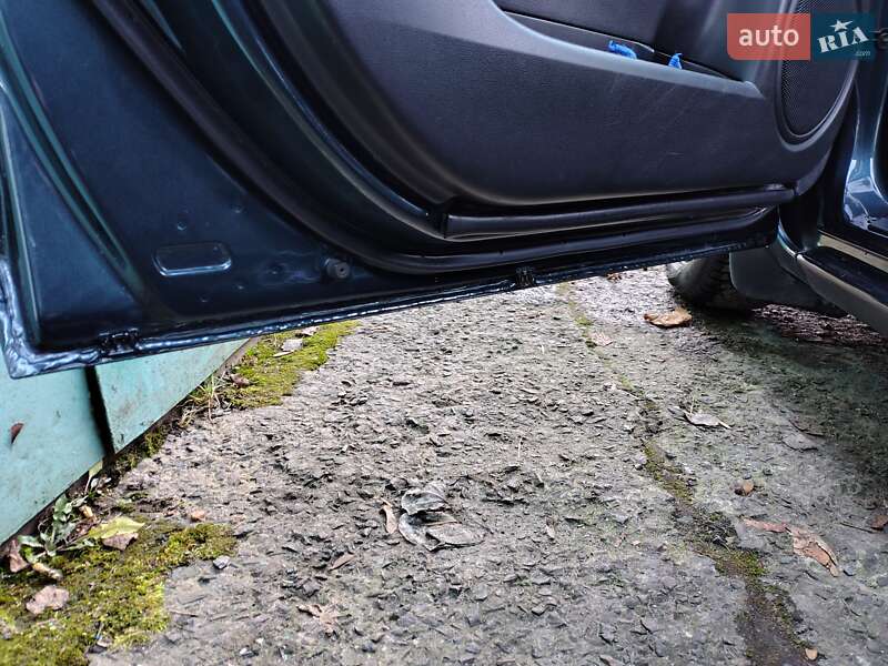 Седан Mazda 3 2006 в Ровно
