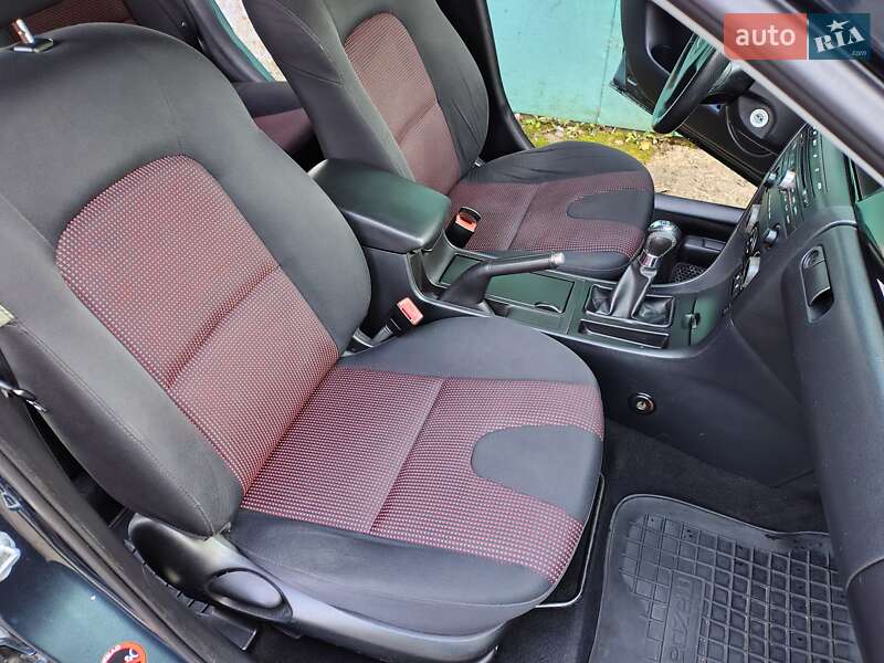 Седан Mazda 3 2006 в Ровно