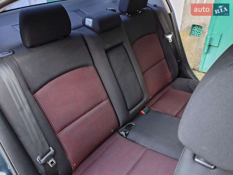 Седан Mazda 3 2006 в Ровно