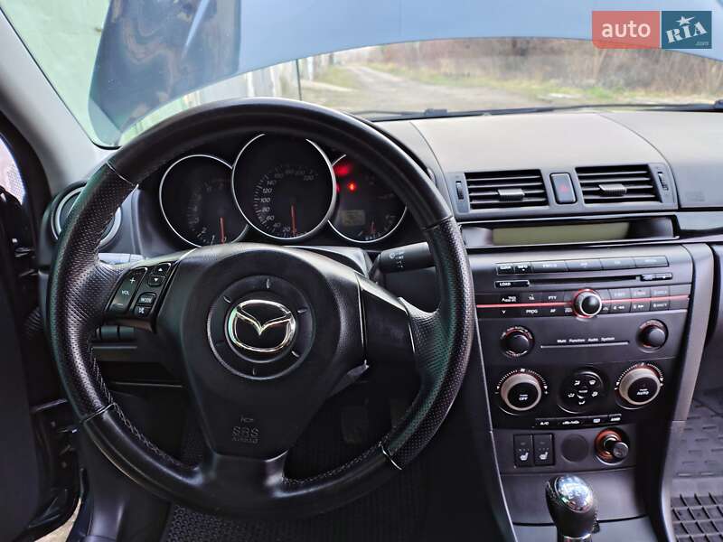 Седан Mazda 3 2006 в Ровно