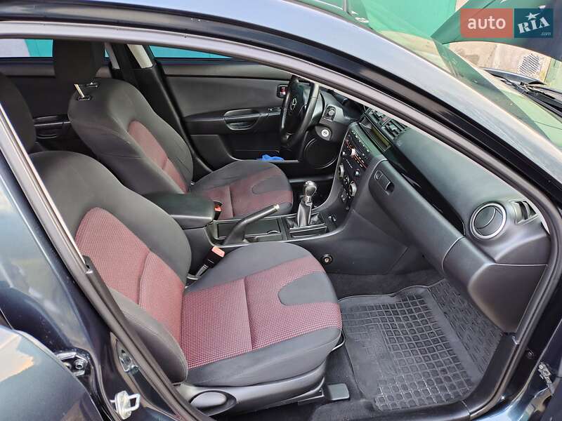 Седан Mazda 3 2006 в Ровно