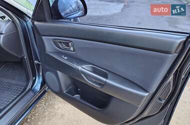 Седан Mazda 3 2006 в Ровно