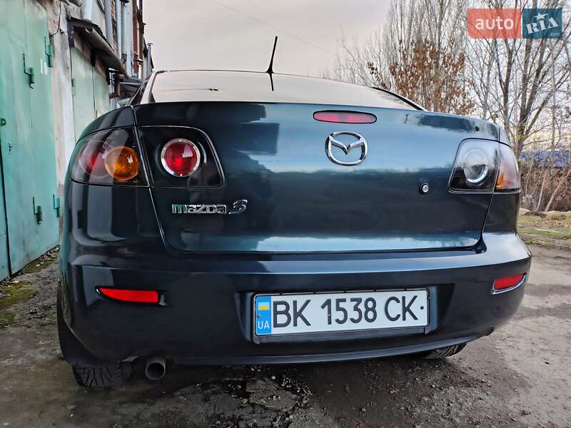 Седан Mazda 3 2006 в Ровно