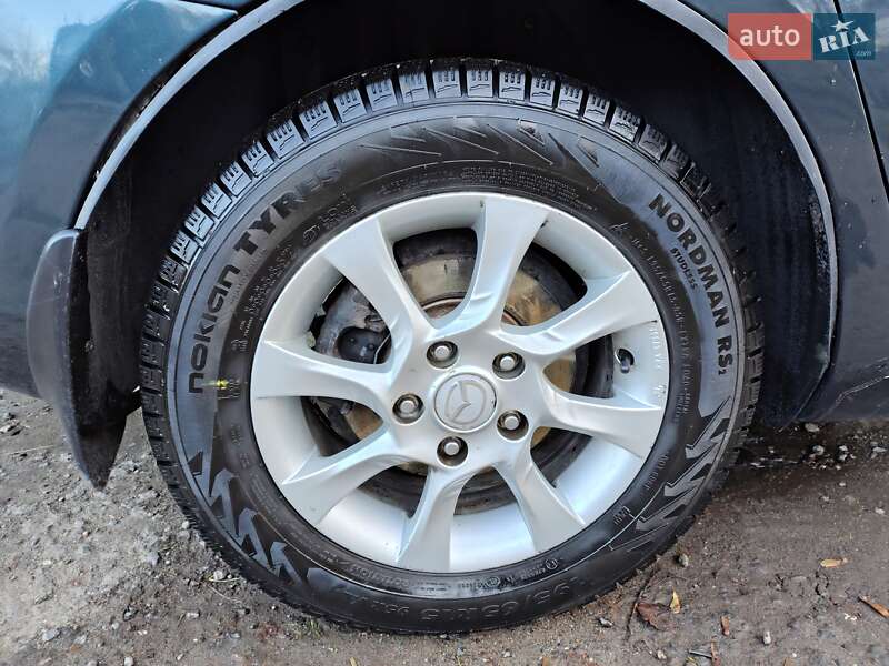 Седан Mazda 3 2006 в Ровно