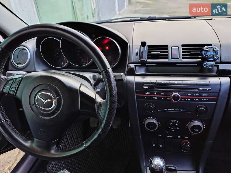 Седан Mazda 3 2006 в Ровно