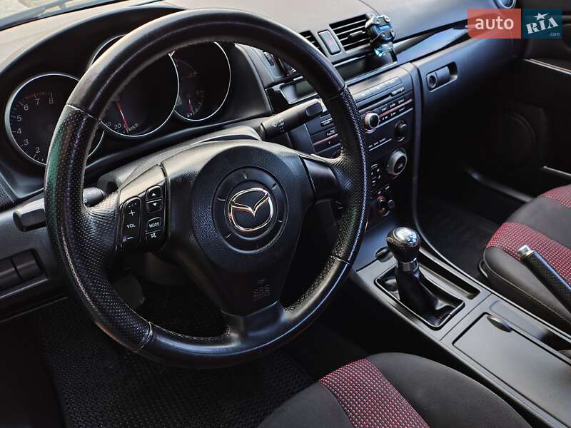 Седан Mazda 3 2006 в Ровно