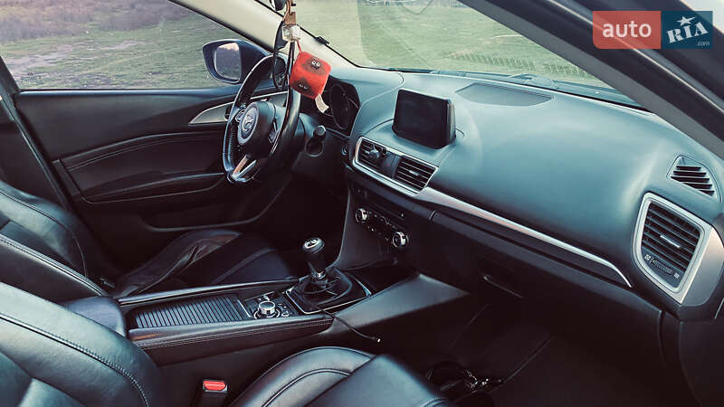 Хэтчбек Mazda 3 2017 в Киеве