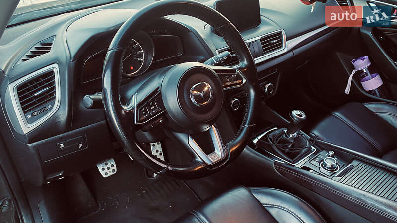 Хэтчбек Mazda 3 2017 в Киеве