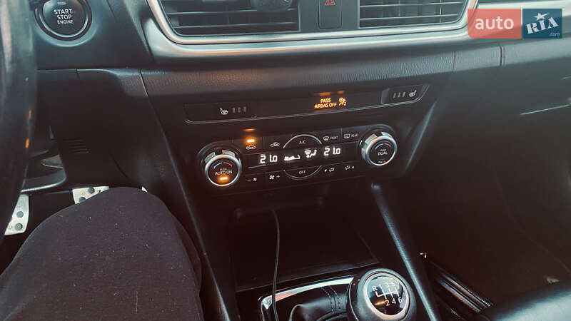 Хэтчбек Mazda 3 2017 в Киеве