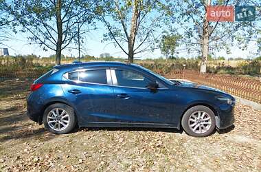 Хэтчбек Mazda 3 2017 в Калуше