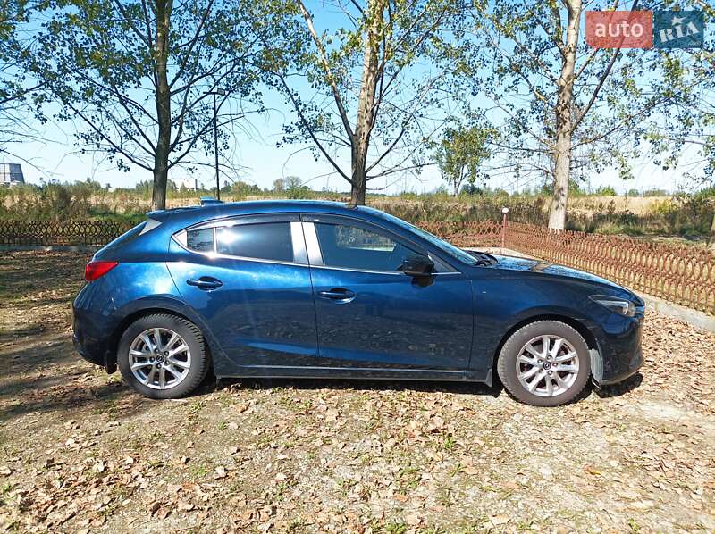 Хэтчбек Mazda 3 2017 в Калуше