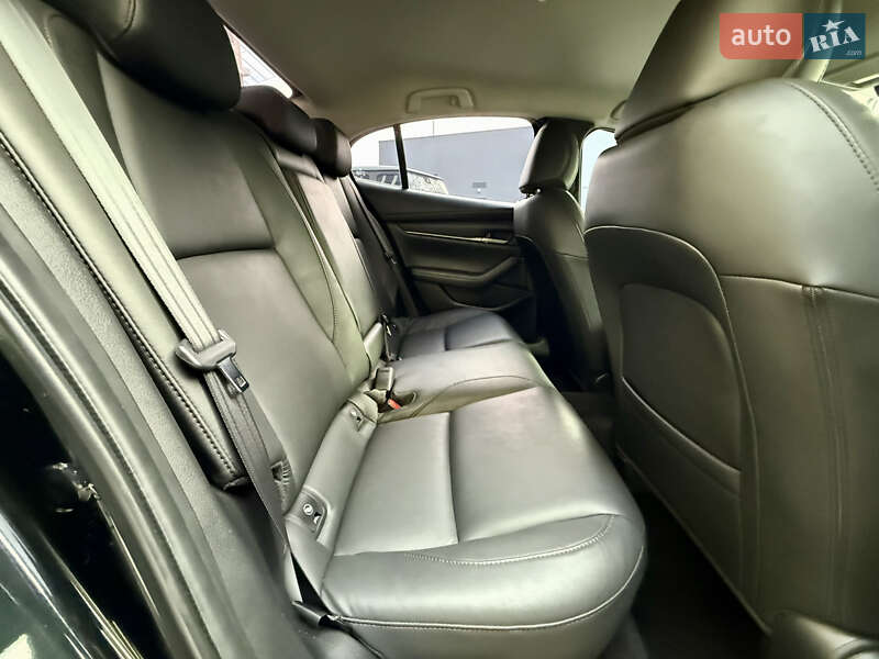 Седан Mazda 3 2019 в Киеве