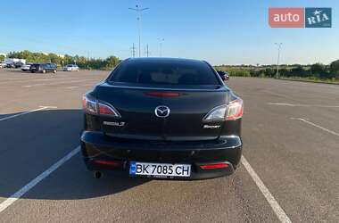 Седан Mazda 3 2010 в Ровно