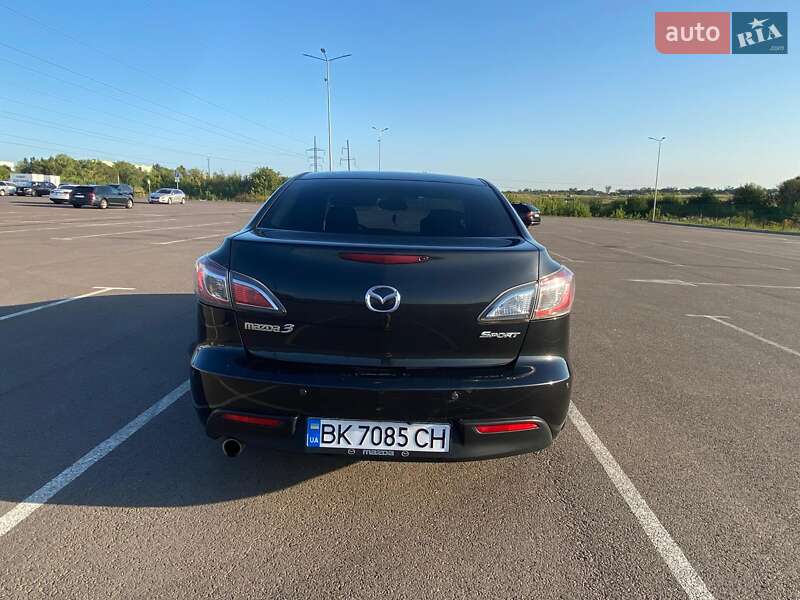 Седан Mazda 3 2010 в Ровно