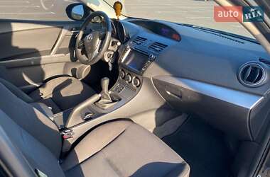 Седан Mazda 3 2010 в Ровно