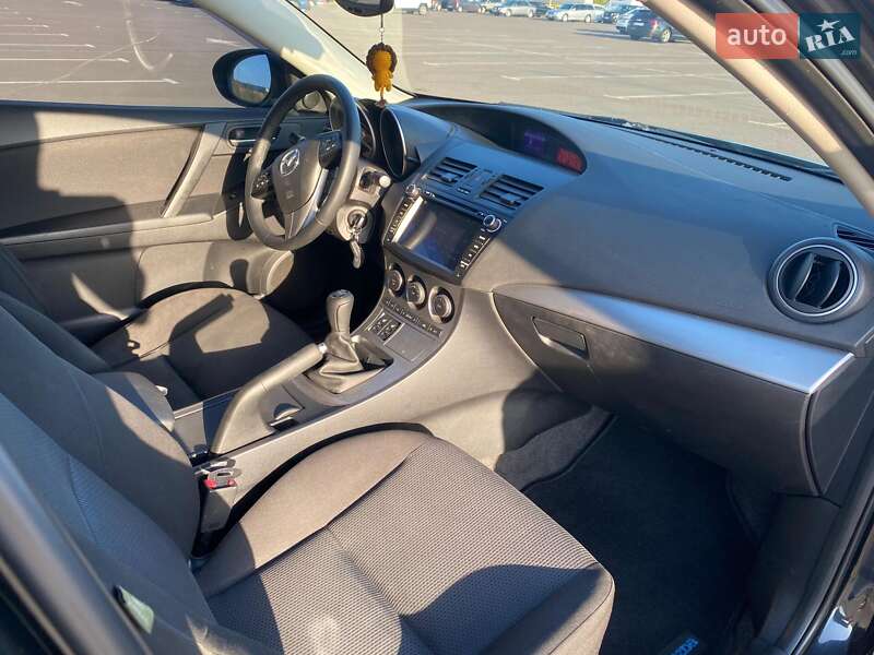 Седан Mazda 3 2010 в Ровно