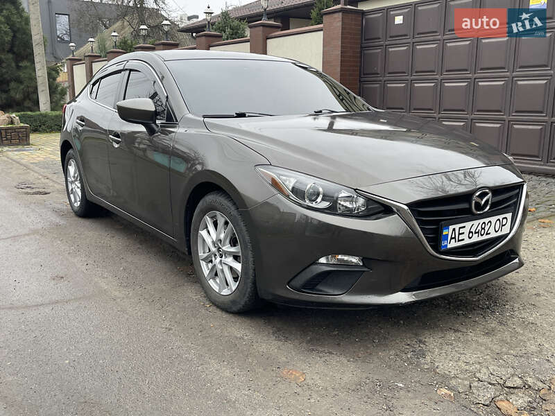 Седан Mazda 3 2016 в Днепре