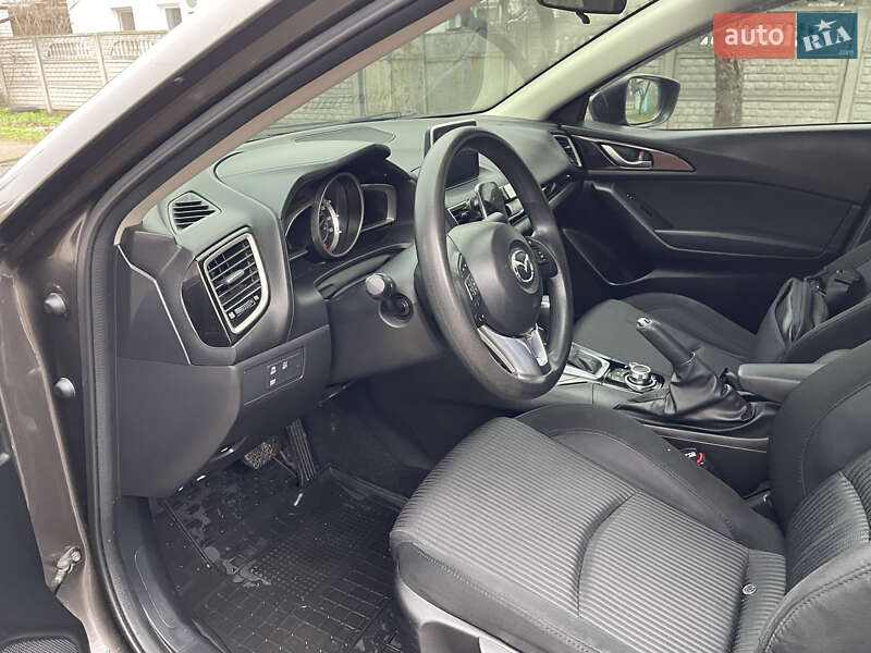 Седан Mazda 3 2016 в Днепре