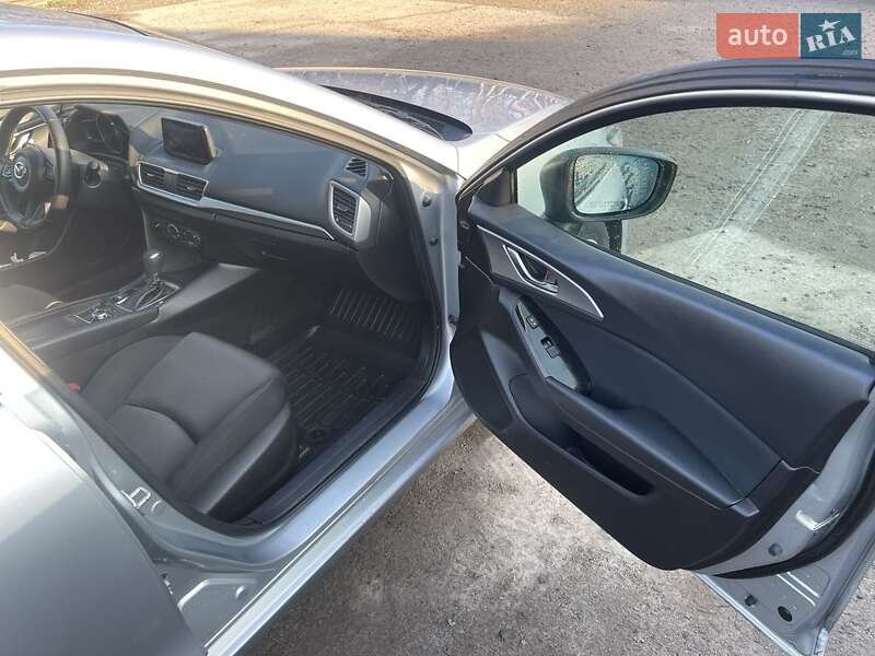 Седан Mazda 3 2018 в Кривому Розі