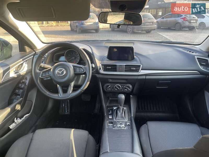 Седан Mazda 3 2018 в Кривому Розі