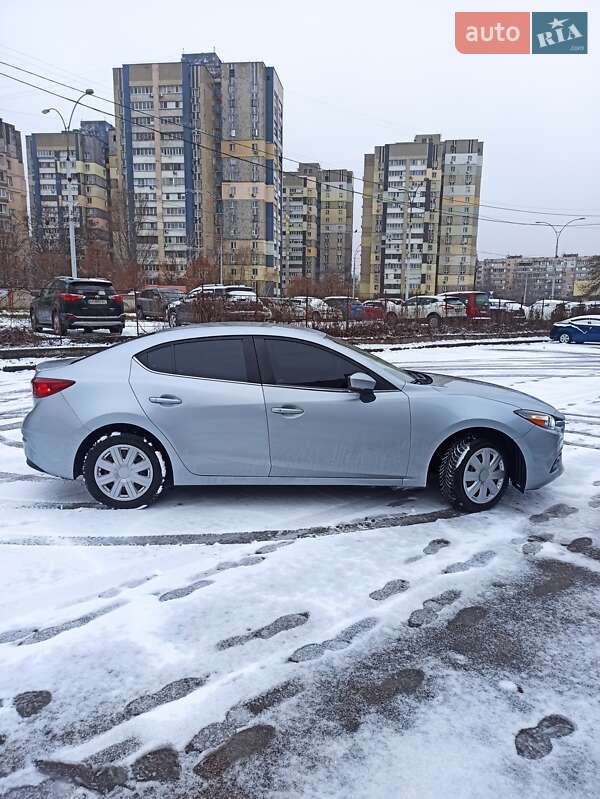 Седан Mazda 3 2018 в Киеве