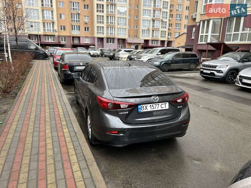 Седан Mazda 3 2015 в Киеве